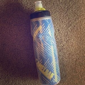 25oz camelbak water bottle